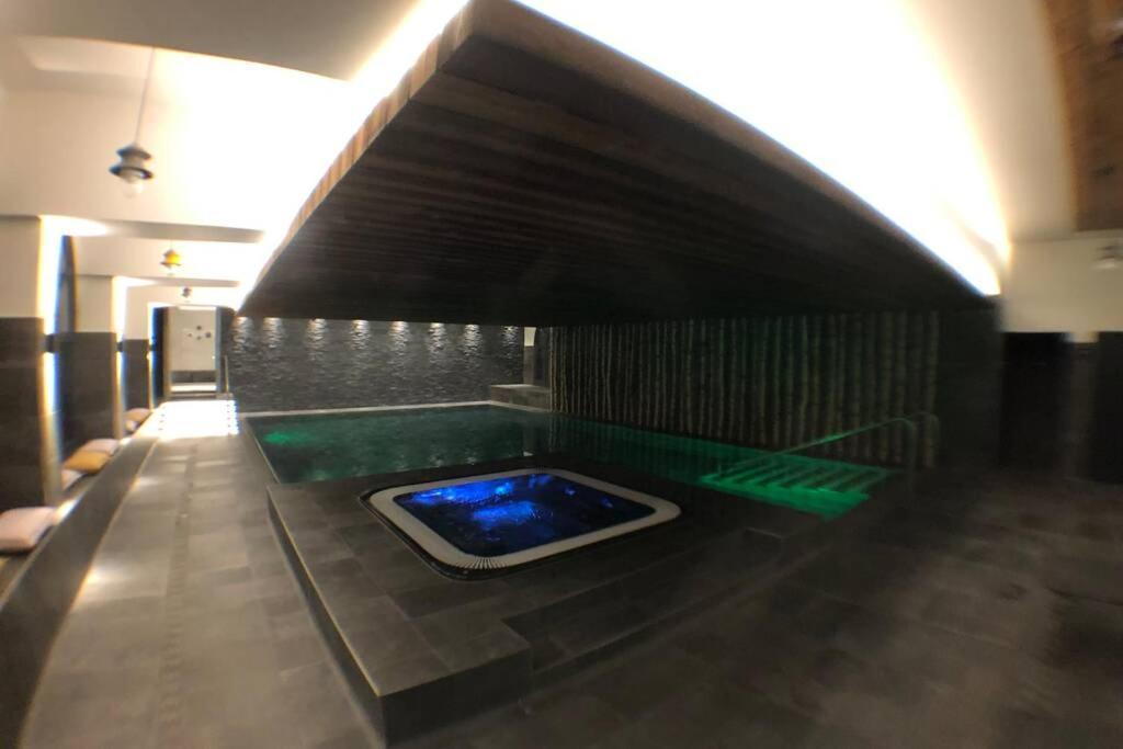 chic appart 6 pers dans résidence luxueuse La Cordee wellness gym piscine OUVERT et télétravail Chamonix Mont Blanc Exterior foto